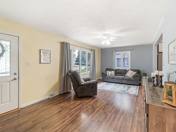 4th image of 1006 Royal Dr