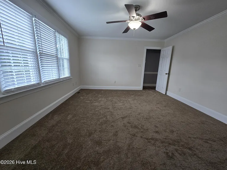 102 White Oak Dr — Photo 17