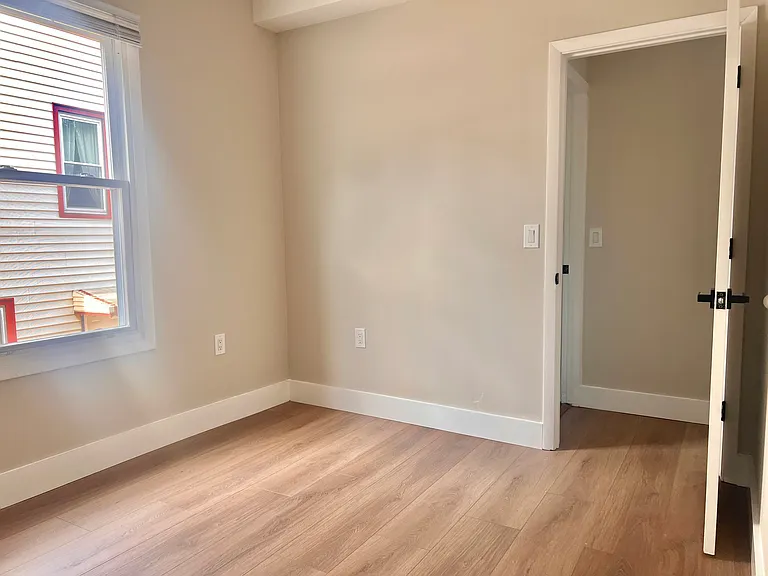 752 Belmont Ave #7 — Photo 14