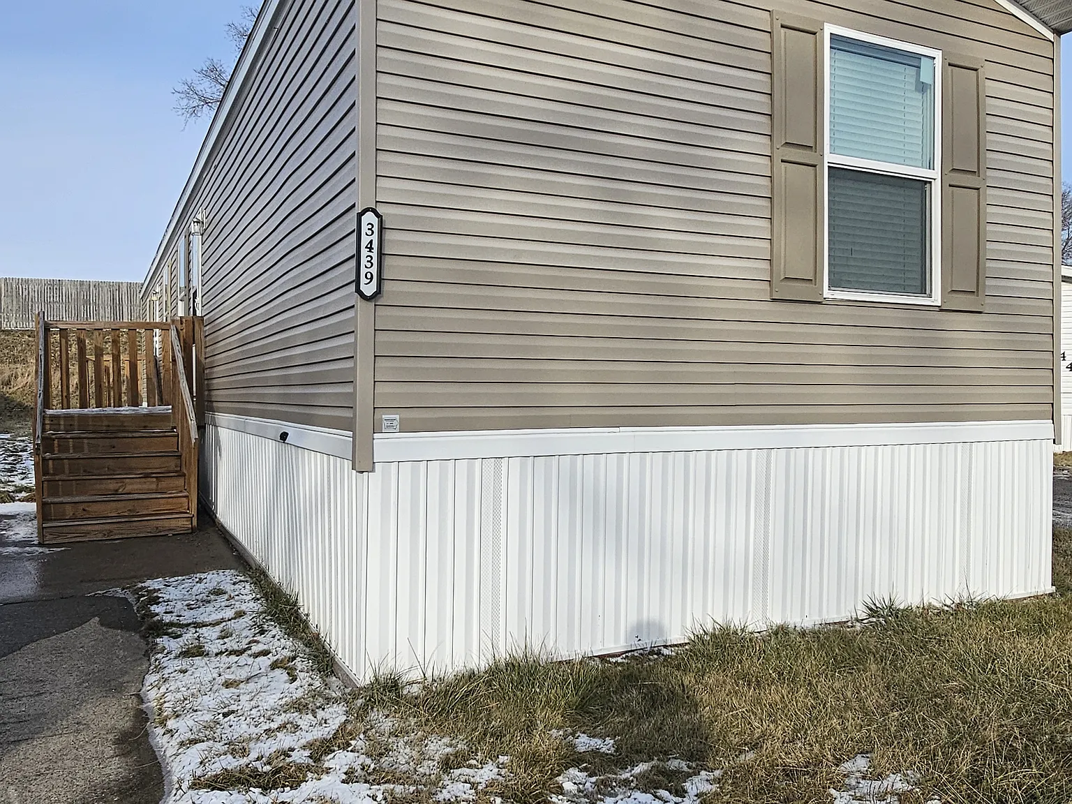 3 bed, 1056 sqft, $999 — Photo 1