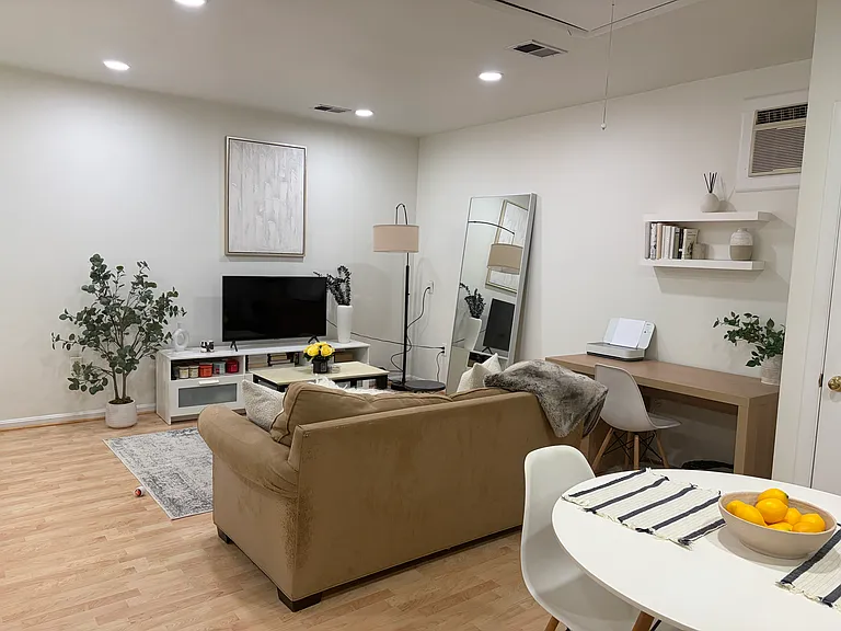 101 Harvard St #4 — Photo 6