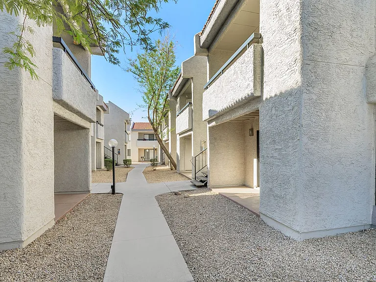 Hidden Cove Apartments — Photo 18