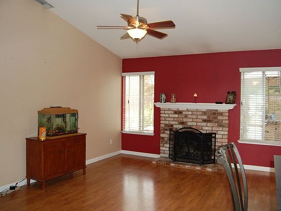 family room w/fireplace