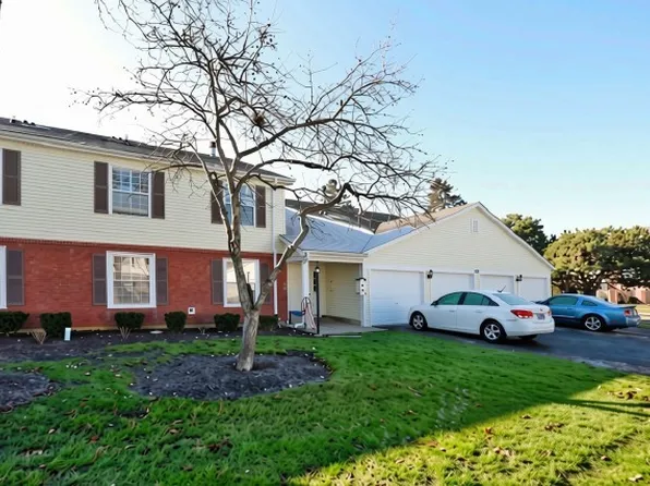 675 Greenfield Ct APT D1, Bartlett, IL 60103