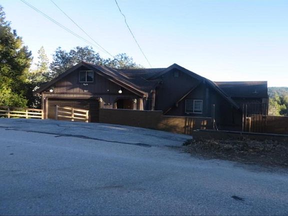 3rd image of 975 Nadelhorn Dr