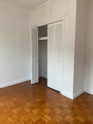 Rented by M.Grossman R.E. Management | media 16