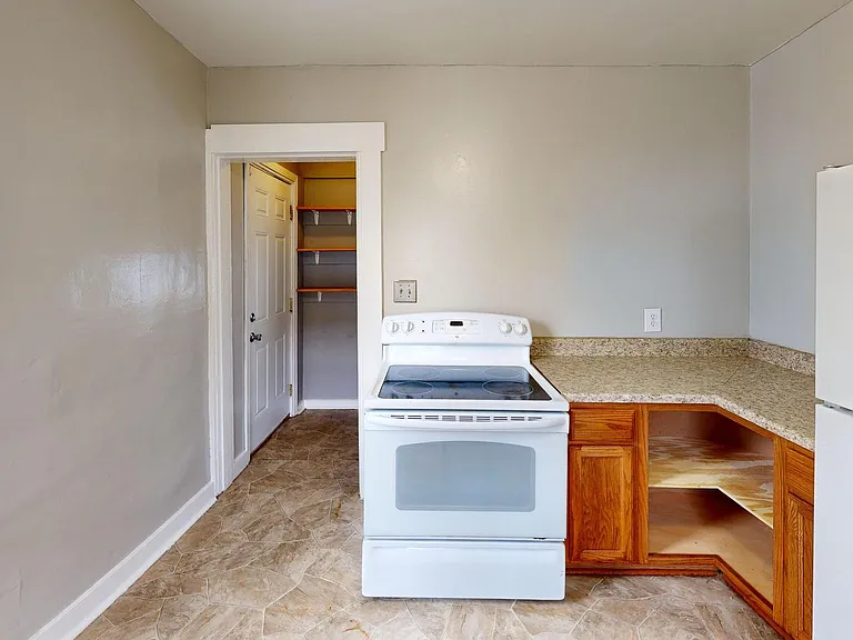 518 Myers St — Photo 6