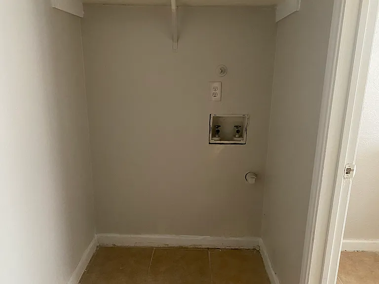2425 Limestone Dr — Photo 10