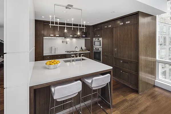 Sold by Dolly Lenz Real Estate LLC | media 24