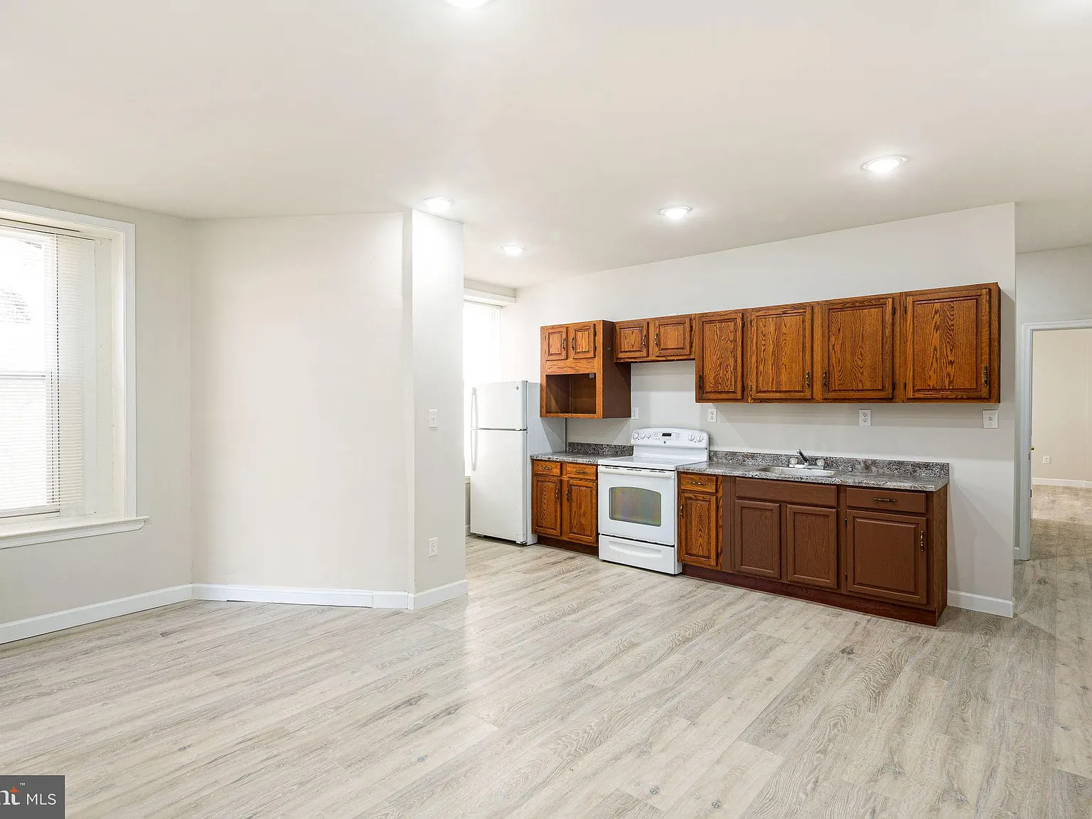 2 bed, 3004 sqft, $1,700 — Photo 3