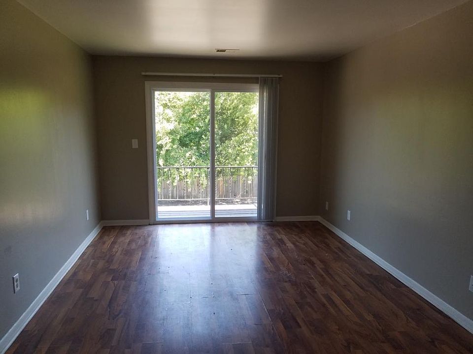 1st image of 211 S Kimble Dr