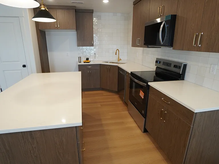 325 N Liberty Ave — Photo 8