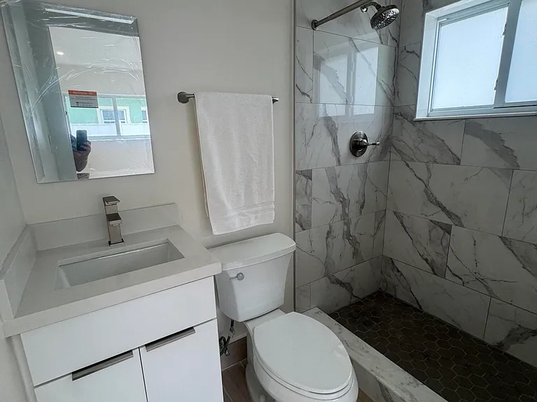 725 NE 160th Ter — Photo 29