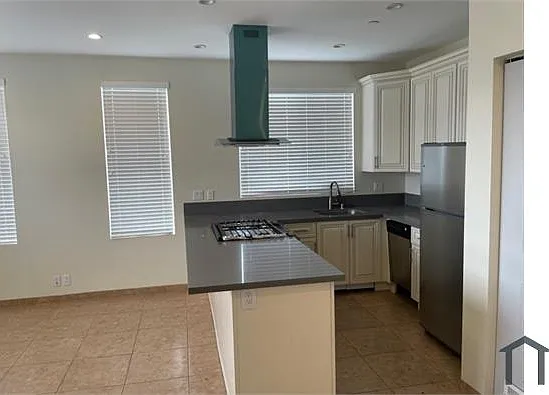 2 bed, $2,995 — Photo 2