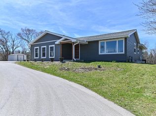 S87W31321 Meyer Dr, Mukwonago, WI 53149