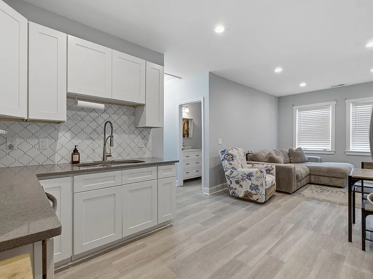 131 Eastmoreland St — Photo 30