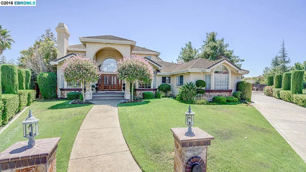 208 Chaps Ct photo 1