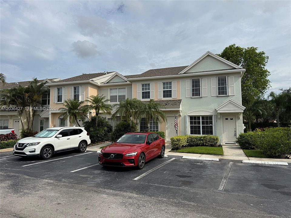 1st image of 77 Simonton Cir #77