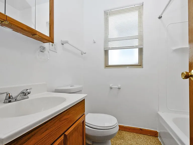 60th/Whipple (6001-05) — Photo 7