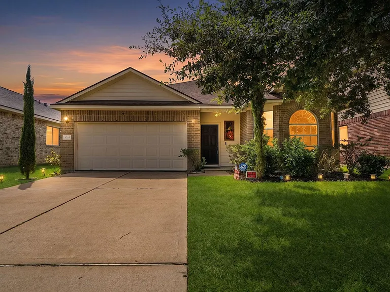 8203 Loetsch Ridge Way — Photo 1