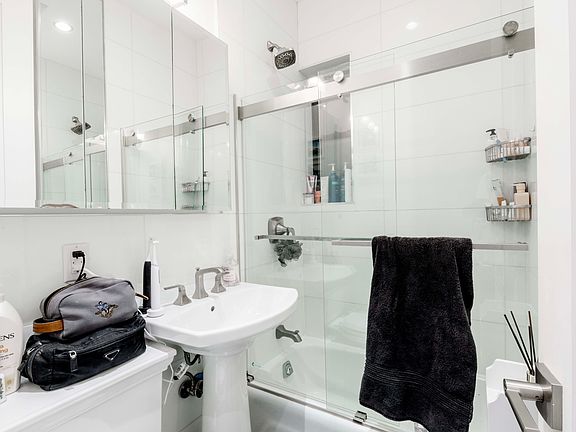 5th image of 37 King St APT 2C