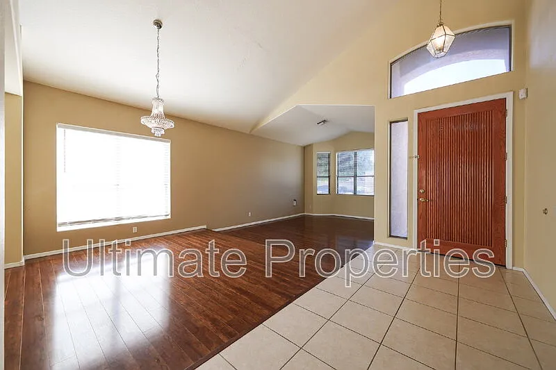 4 bed, 2.5 bath, 3029 sqft, $2,995 — Photo 3