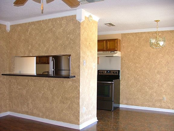 3rd image of 1811 Cedarhill Dr