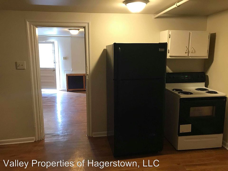 1st image of 921 Washington Ave #1