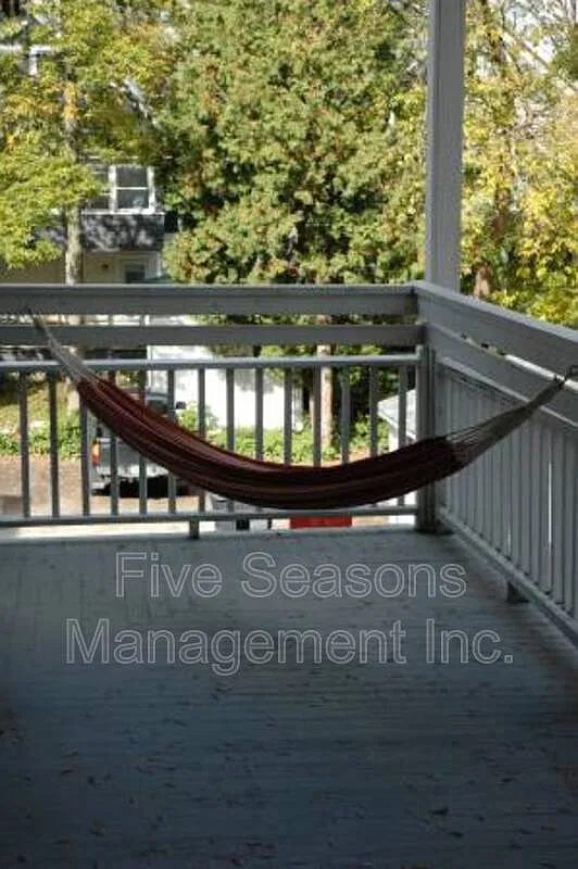 3 bed, 1.0 bath, 1000 sqft, $3,000 — Photo 4