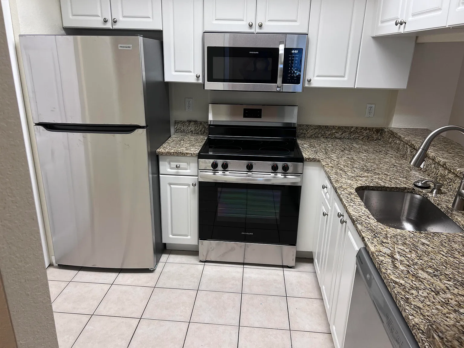 2 bed, 2.0 bath, 1092 sqft, $2,450 — Photo 2