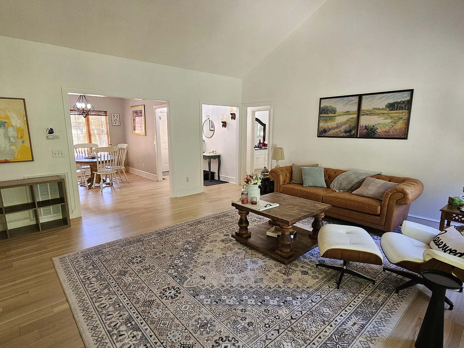 4 bed, 2500 sqft, $2,500 — Photo 2