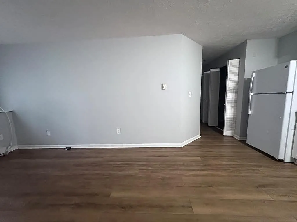 127 Warner St — Photo 3