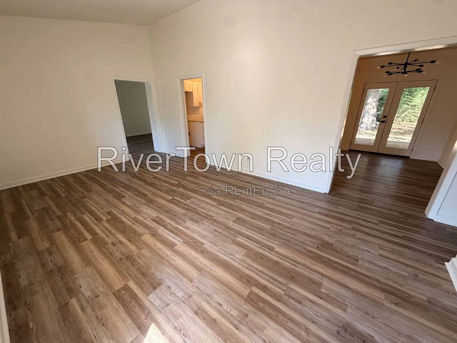 3 bed, 2.0 bath, 1670 sqft, $1,950 — Photo 4