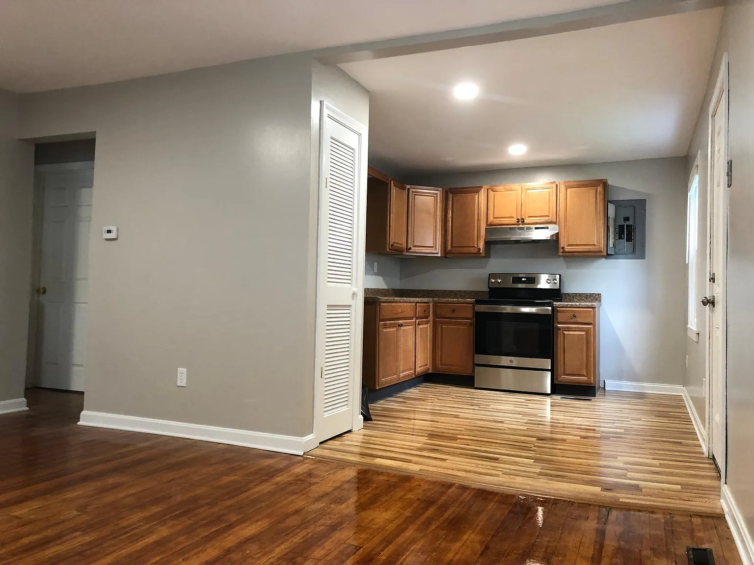 2 bed, 700 sqft, $2,000 — Photo 2