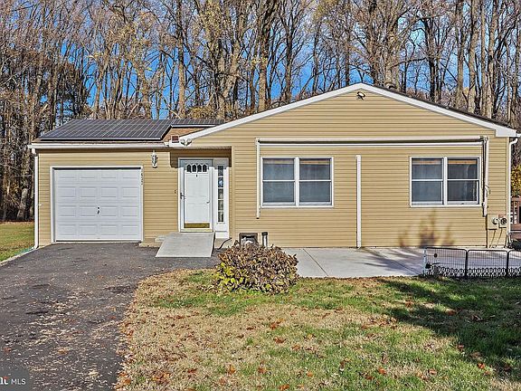 2nd image of 1437 Gibson Rd