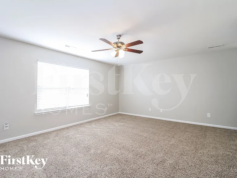 1438 Waverly St — Photo 3