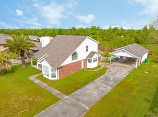 212 Country Village Dr, Raceland, LA 70394