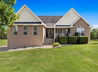 1014 Somerville Dr, Cottontown, TN 37048