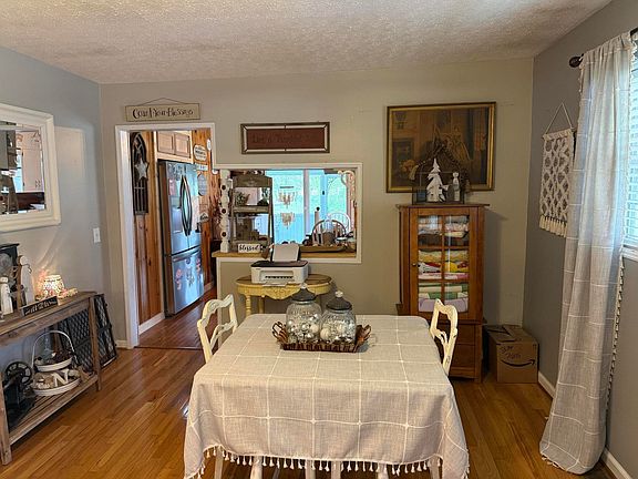 5th image of 945 N Maple St