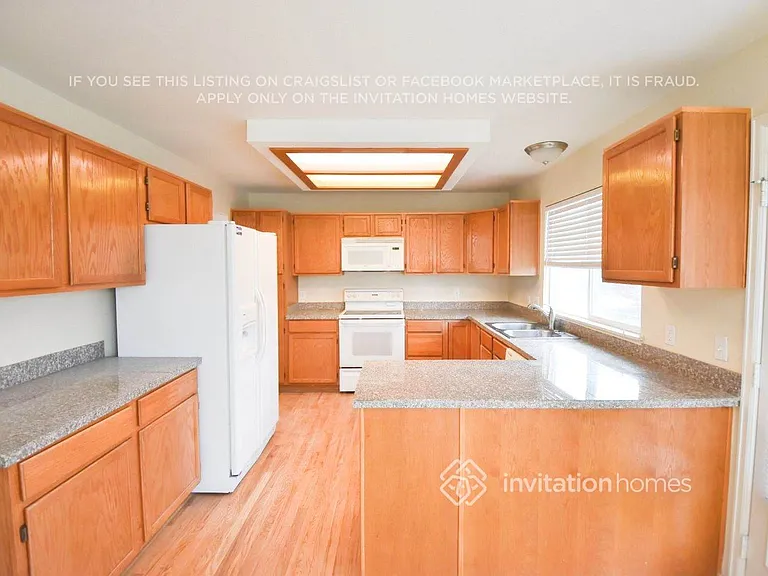 1572 Beacon Hill Dr — Photo 5