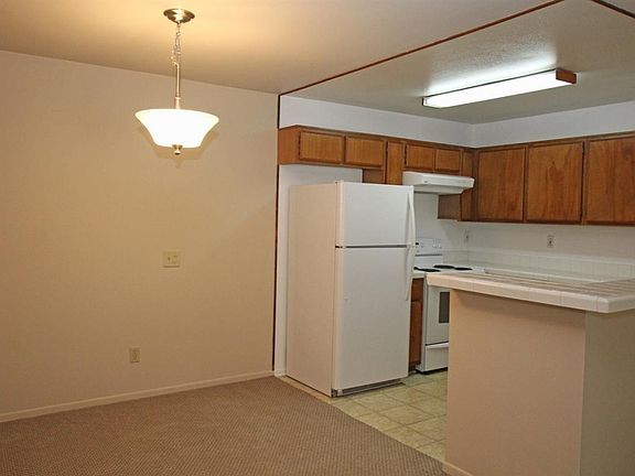 4th image of 2425 Cranston Dr Unit 16