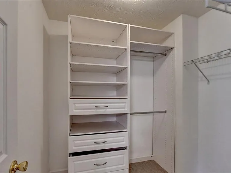3067 Kentmere Dr — Photo 36