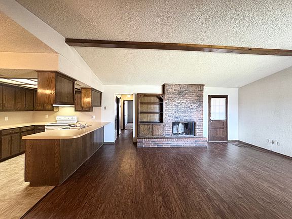 3rd image of 9821 Larkspur Ln #9821