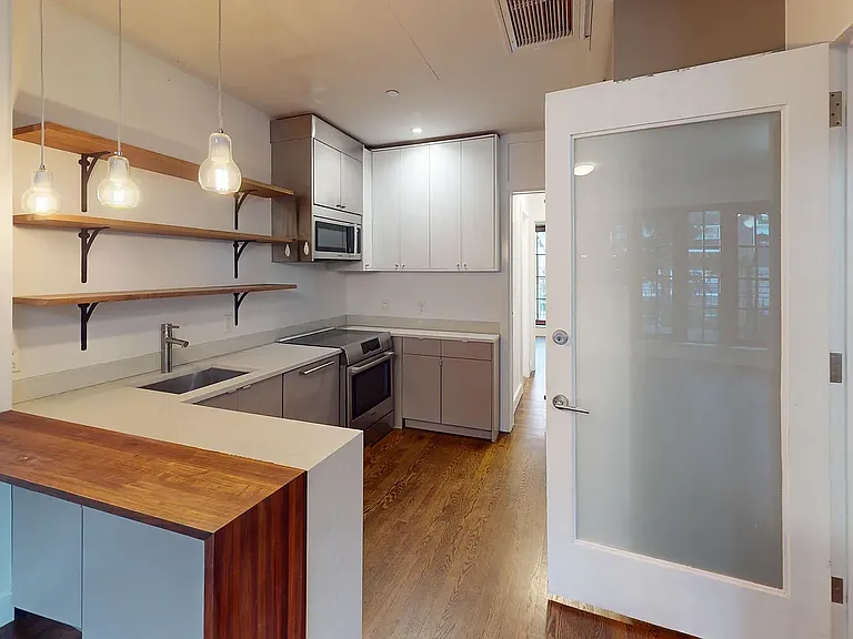 206 E 20th St #PENTHOUSE — Photo 6
