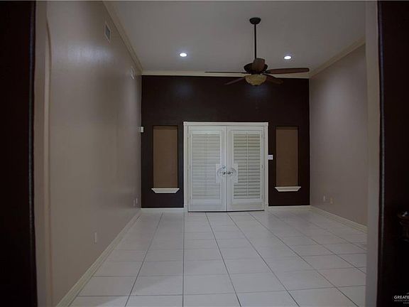 3rd image of 1909 Fair Oaks Dr