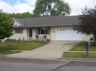 32 Barbara Ann Dr, Reedsburg, WI 53959