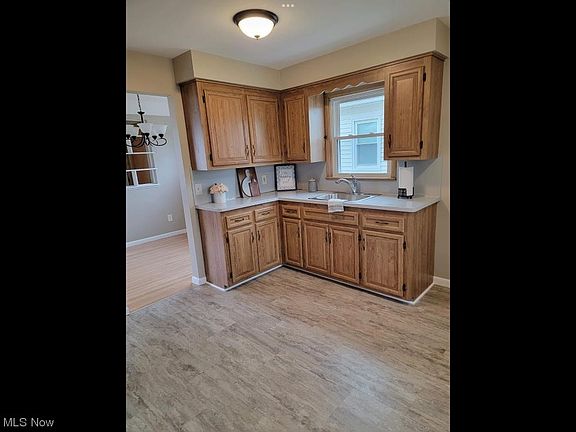 4th image of 15905 Northwood Ave