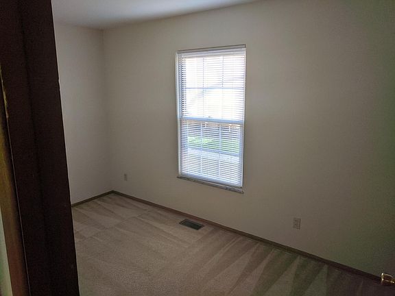5th image of 123 Georgetown Dr APT B