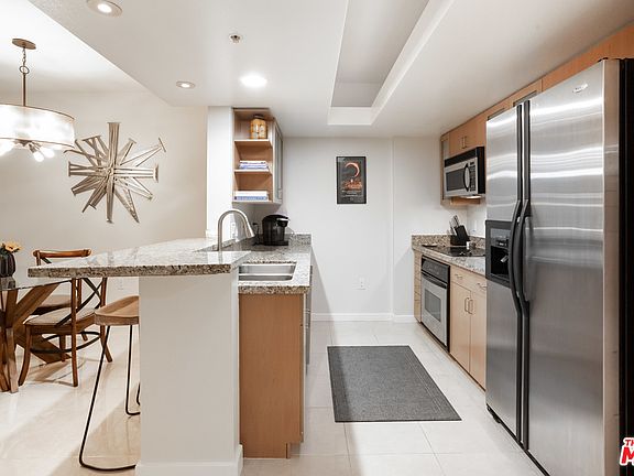 4th image of 13700 Marina Pointe Dr Unit 521