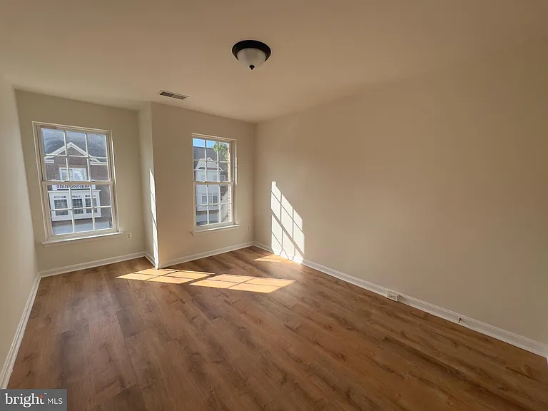 24652 Kings Canyon Sq — Photo 16